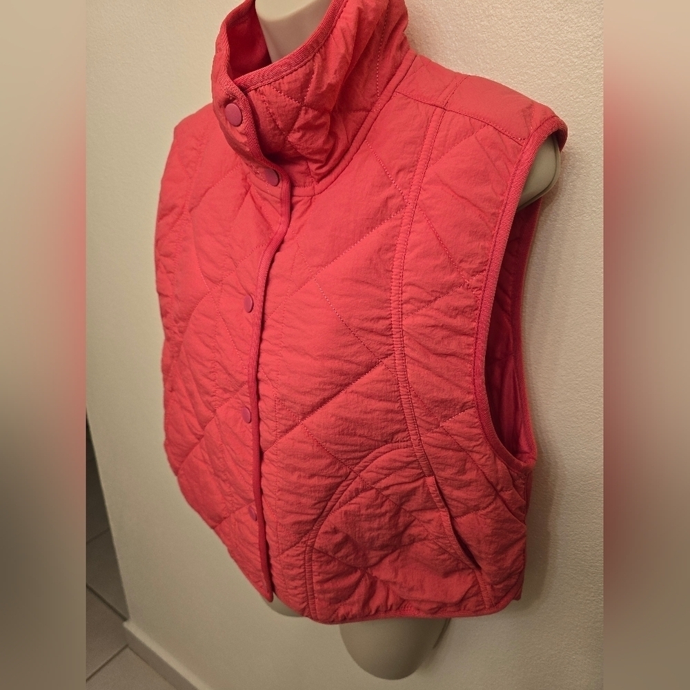 NWT Love Tree Ultra Light Ladies Quilted Pink Vest - Picture 2 of 4